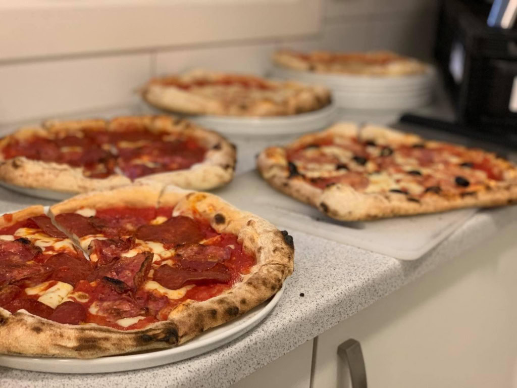 Selskapsmat i Hamar – Fra tradisjon til moderne gourmet 1 Ekte italiensk napolitana pizza takeaway hamar